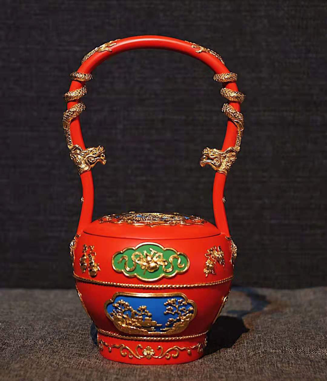 黄才良 泥金彩漆《双龙提桶》